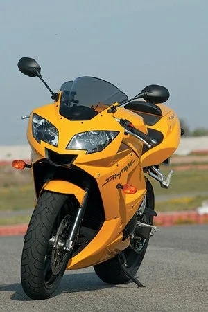 trysekcja - hahaha ale ucieszony motocykl :D #motocykle #motocykleboners #triumph Tri...