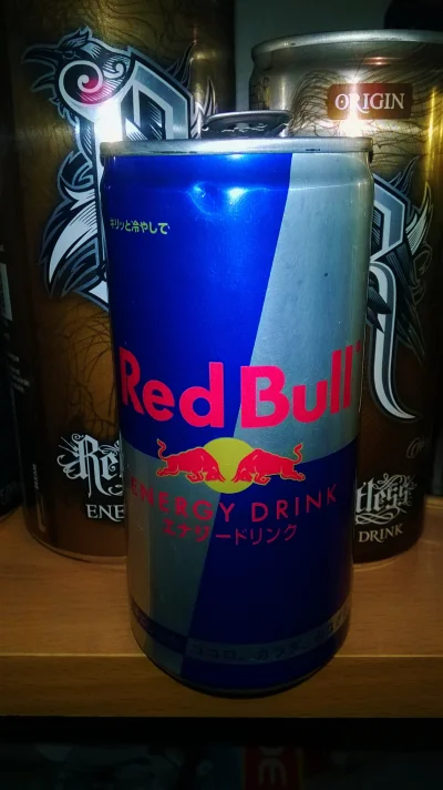 M.....y - Red Bull z Japonii. Mała puszka - 185 ml. 

Smak jest zupełnie inny - prawd...