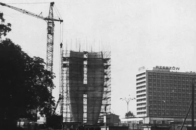 blackbird - oto zdjęcie POTĘŻNEJ... budowli ( ͡° ͜ʖ ͡°) - pomnika, jest rok 1972 waka...