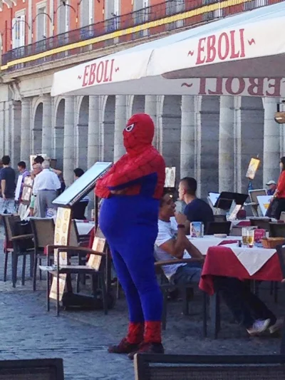 andresqu - Ulitimate Spiderman na straży miasta.
 
#spiderman #cosplay #humorobrazk...
