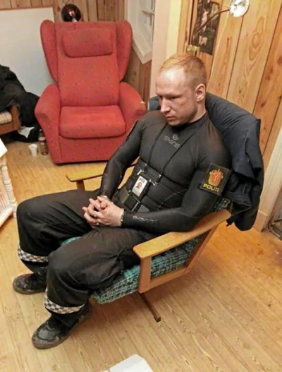 maxPL - Anders Breivik zatrzymany, jeszcze w stroju policjanta 22 lipca 2011 r. 
SPO...