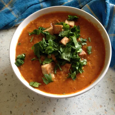 6c6f67696e - Kukurydziano paprykowa zupa ze smażonym tofu i natką pietruszki
#vegan2...