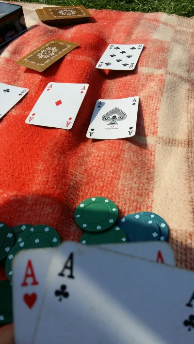 anasiks - kareta asów we flopie, jest coś piękniejszego?
#poker