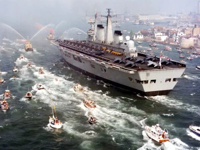 myrmekochoria - HMS Invincible powraca do domu po wojnie na Falklandach, 1982 rok.

...