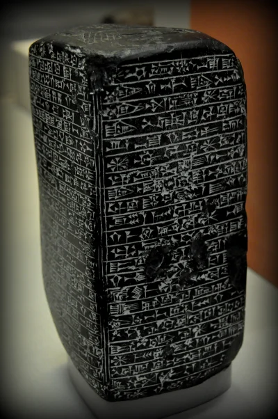 myrmekochoria - Stela z czarnego bazaltu, w której Asarhaddon zleca odbudowanie Babil...