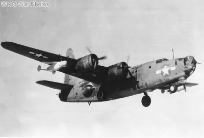 stahs - Zdjęcie PB4Y-2 Privateer (taki morski Liberator) uzbrojony w dwie bomby szybu...