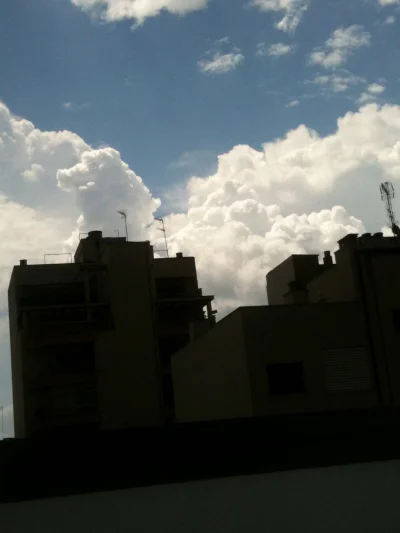 tusiatko - #chmuryboners #chmury

Wygląda jakby coś wybuchło, a to tylko chmurki po b...