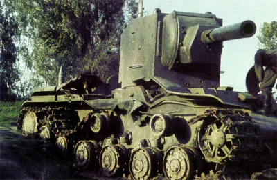 Mleko_O - #iiwojnaswiatowawkolorze

Zniszczony radziecki czołg KW-2. Armia Czerwona...