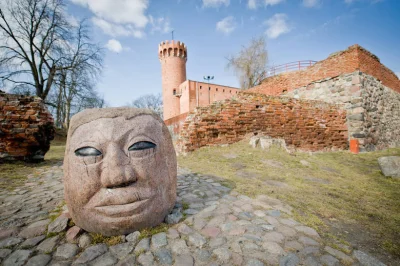 walk_man - Zamek w Świeciu już podłapał i wmurował rzeźbę naszego bohatera na szlaku ...