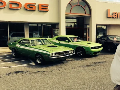 etiopia - Dodge Challenger z 1971 i 2015

#carboners #samochody