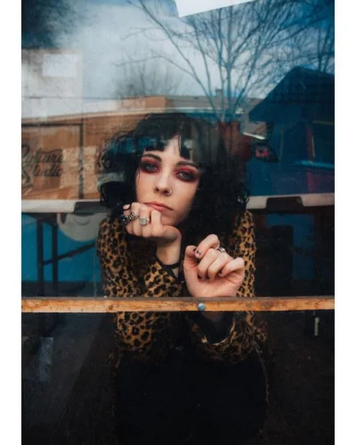 k.....a - #palewaves
Dziś świętujemy urodziny z #heatherbarongracie!! ᶘᵒᴥᵒᶅ
 "I love...