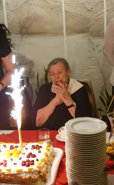 alma_ - Moja babcia skończyła wczoraj 80 lat. Imprezę Jej zrobiliśmy na czterdzieści ...