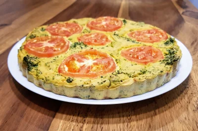 serioserio - Zasłużona potreningowa ᕙ(⇀‸↼‶)ᕗ frittata. 
Ok. 600 kcal - 51B, 49W, 14T...