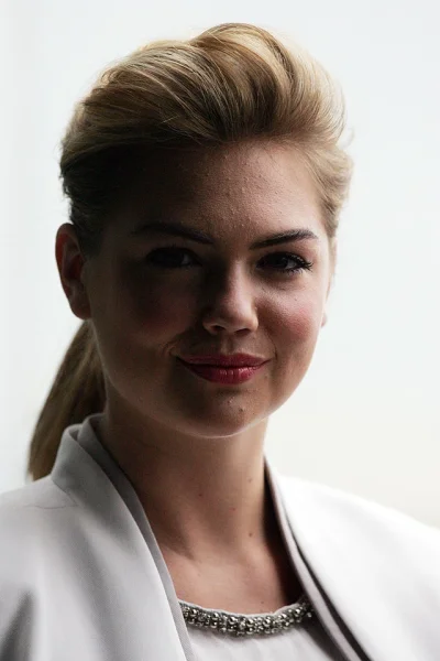 irish71 - #kateupton

niby taka fajna dupa a jaka pryszczyca na czole

#ladnapani #pr...