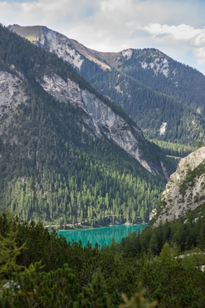 szimut - Lago di Braies. Dolomity, wrzesień 2015

#earthporn #azylboners #gory #fot...