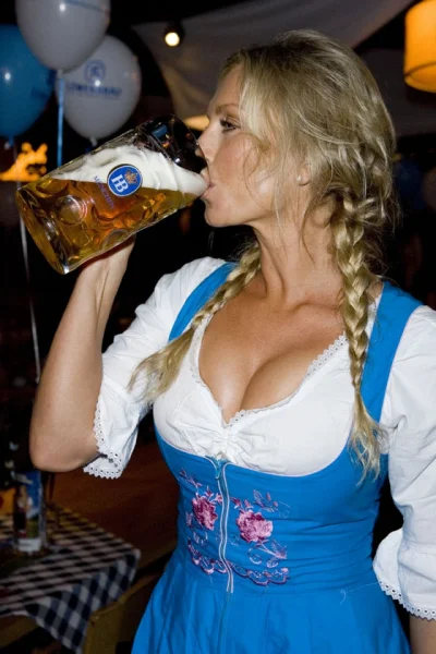 Patrol220 - #blondynka #ladnapani #cycki 

Oktoberfest!