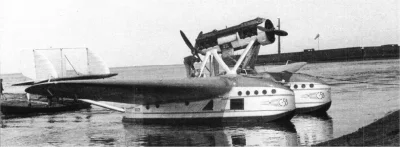 s.....j - Savoia-Marchetti S.55- dwukadłubowa włoska łódź latająca... mogła przenosić...