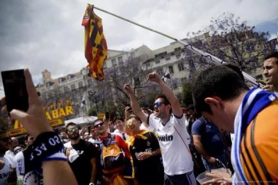BjornJebakka - kibice #RealMadrid już solidaryzują się z #FCBarcelona i palą koszulki...
