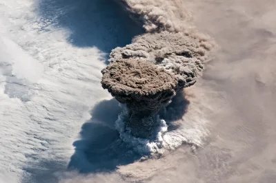 wankiel - Niesamowite zdjęcie od NASA niedawnej (21.06) Erupcji wulkanu Raikoke należ...
