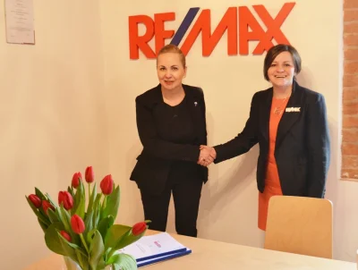 remax - Z ogromną przyjemnością informujemy, że w dniu dzisiejszym podpisaliśmy umowę...