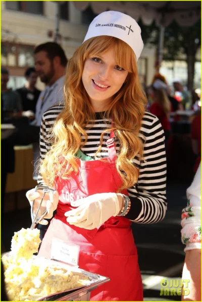 m.....t - Belcia wydaje jedzenie bezdomnym w Los Angeles :3

#bellathorne #ladnapan...