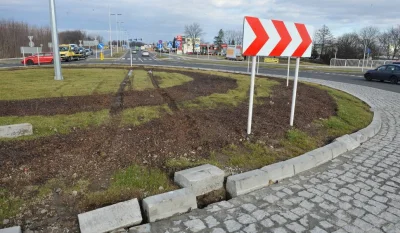 Sarpens - Nowe rondo w rzeszowie znowu wymaga naprawy, bo ktoś przejechał przez środe...