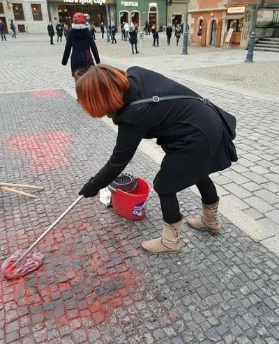 L.....s - Z tego co piszą na twitterze to mundurowy kazał jednej z silnych i niezalez...