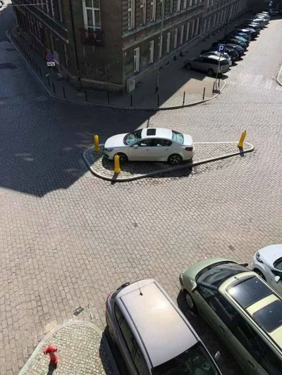 trzeci - #szczecin na ulicy Kapitańskiej
#mistrzparkowania #parkowanie #polskiedrogi