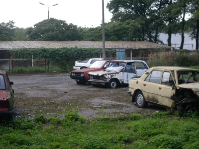 Eternitzazbestu - Taka tam scenka rodzajowa z parkingu policyjnego, rozbita 105-tka, ...