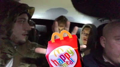 23710377 - Nagroda za znalezienie klauna z McDonald's który uciekł z naszej firmy i p...