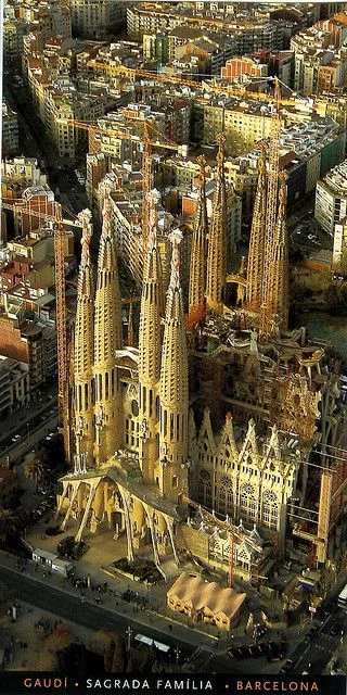 kono123 - Sagrada Família

W założeniu architekta sama konstrukcja budowli miała pr...