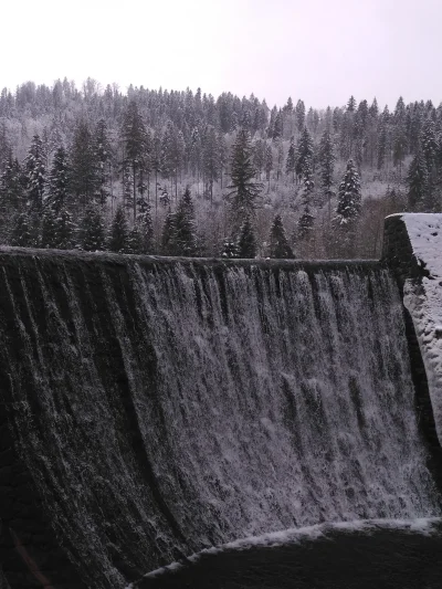 jasieq91 - Wodospad w Wiśle w zimowej aurze
#mojezdjecie #forografia #polska #earthp...