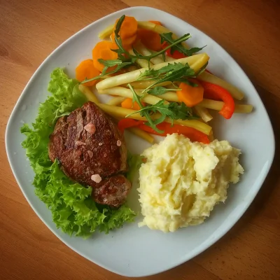 Krupier - Stek z polędwicy wołowej z puree ziemniaczanym i warzywami. Mouthgasm. 
#kr...