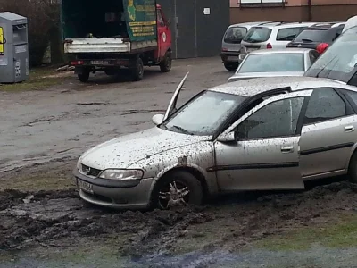 e.....y - Tak kończą frajerzy których boli przejście 50 metrów do klatki i wolą zapar...