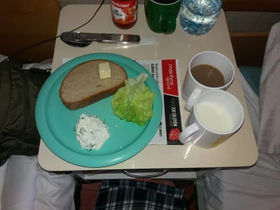 Kwassokles - #szpital #jedzenie #zdrowie Śniadanie jak widać 2 kromki chleba kosteczk...