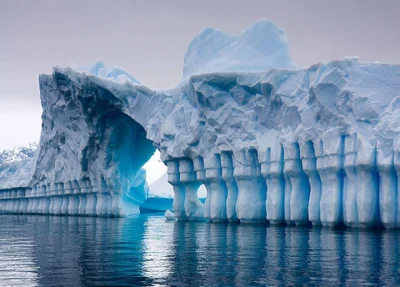 abraca - Ujście portu antarktycznej bazy nazistowskiej, stan na 2019.
#antarktyka