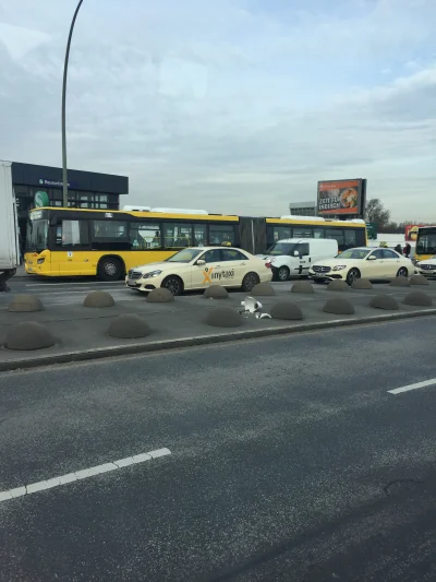 tusiatko - #berlin #heheszki 
Może dziwnie to zabrzmi, ale rozpieprzony kibel po środ...