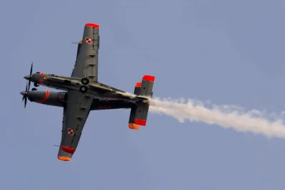 jgoluch - Wczorajszy pokaż Orlików (PZL-130).

SPOILER
#airshow #airshow2017 #Radom #...