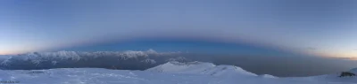 Artktur - Cień Ziemi nad najwyższym szczytem Iranu w górach Elburs. Zdjęcie zrobione ...