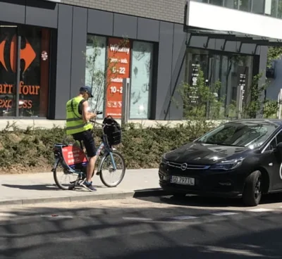 L.....m - I cyk mandacik za nieopłacone parkowanie. Taki pracownik to złoto. 
Za wła...