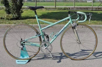 demoos - #bianchi zrobiony specjalnie na Paris-Roubaix 1994
#kolarstwo #szosa