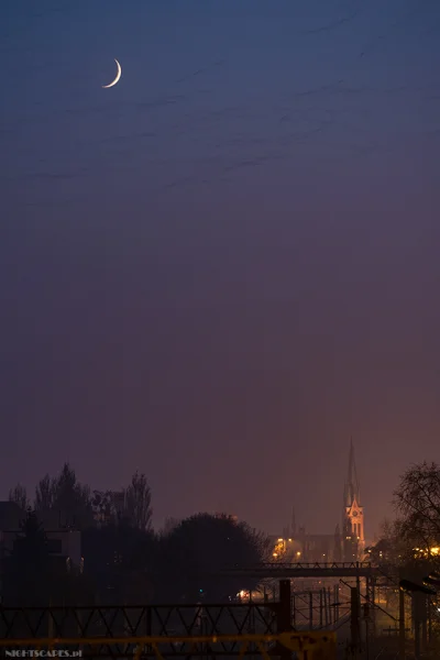 Nightscapes_pl - 8/100 Zachód Księżyca nad wieżą kościoła św. Katarzyny w Toruniu. 
...