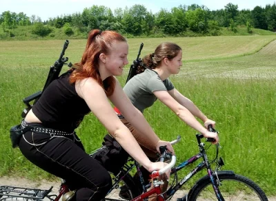 a.....k - > @Kafecz: Jeżeli chcesz uzbrajać siedemnastolatka jeżdżącego na rowerze w ...