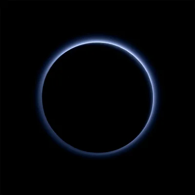 O.....Y - Piękne zdjęcie wykonane przez sondę New Horizons przedstawia cienką warstwę...