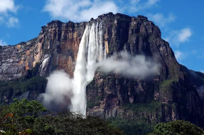 cieliczka - Najwyższy wodospad świata, Angel Falls (979 m) jest zagrożony - teren prz...