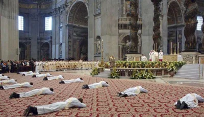 bertikop - Zdjęcie pokazuje niektórych leżących na podłodze. Dlaczego oni to robią? #...