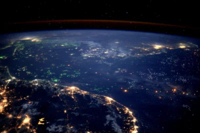 d.....4 - Łodzie rybackie sfotografowane z orbity (zielone światła). 

#kosmos #ziemi...