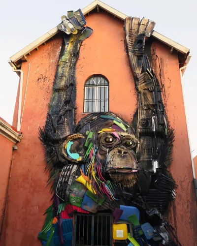 mala_kropka - #art #streetart #lizbona #smieci
autor: Bordalo II