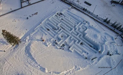 Aerin - Ale świetna rzecz - śniegowy labirynt w zimowym parku rozrywki w Zakopanem
h...