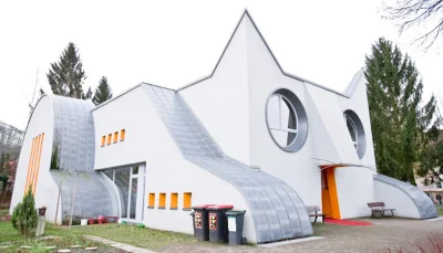 dzika-konieckropka - Szkoła i przedszkole w Niemczech. 
#architektura #koty #ciekawo...
